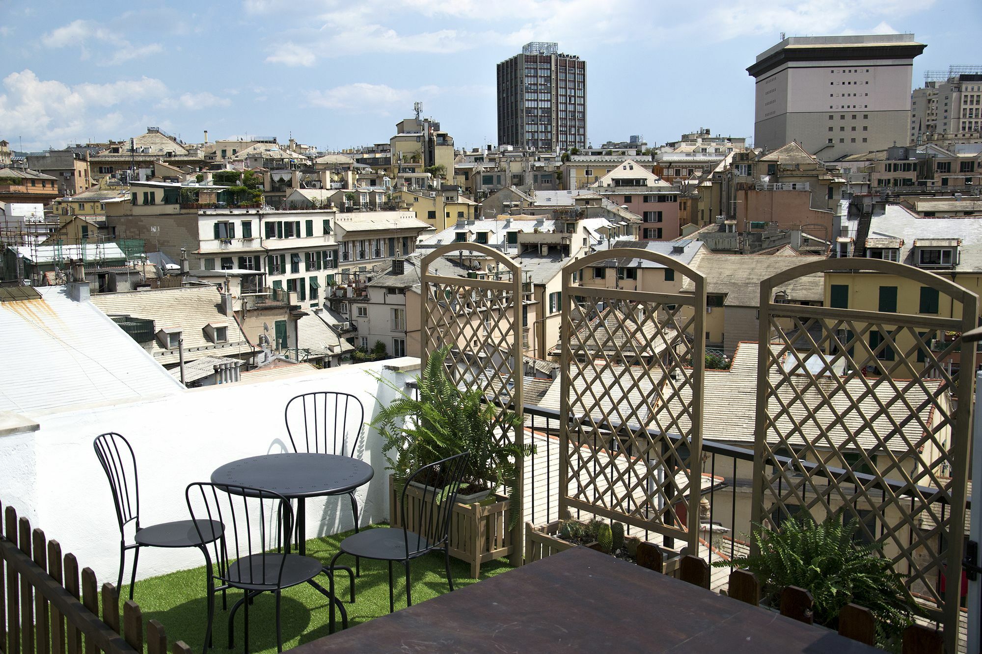 Sky On The Roofs - Il Cielo Sui Tetti Hotel Genoa Exterior photo