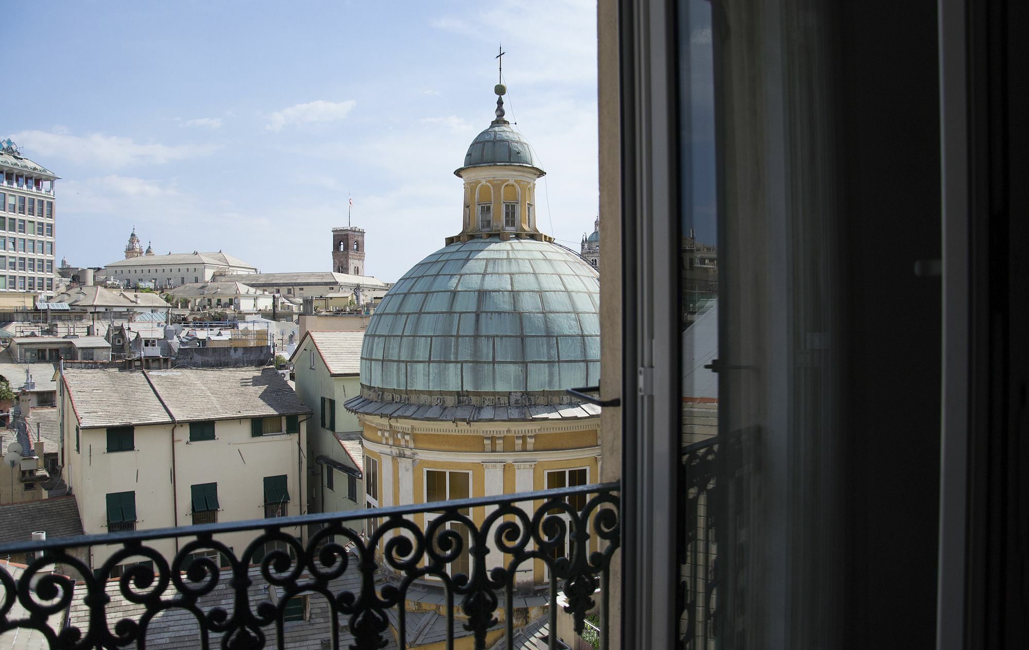 Sky On The Roofs - Il Cielo Sui Tetti Hotel Genoa Exterior photo
