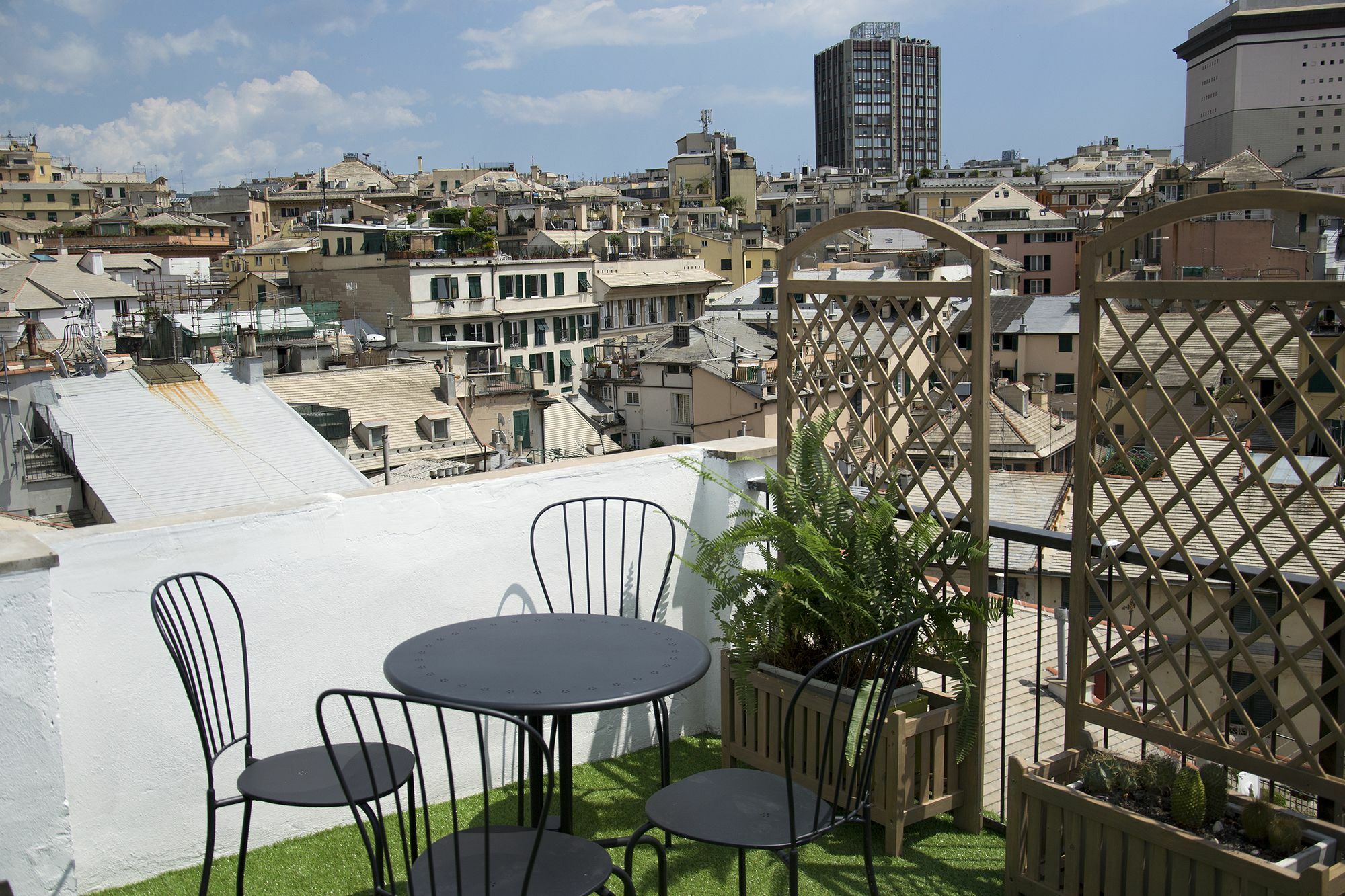 Sky On The Roofs - Il Cielo Sui Tetti Hotel Genoa Exterior photo